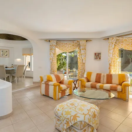 Casa De Gales - *