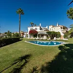 Casa De Gales - *